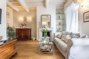 Casa Raffa, 2 Bedrooms 2 Bathrooms Romantic Apartment with Terrace and Parking in Lucca